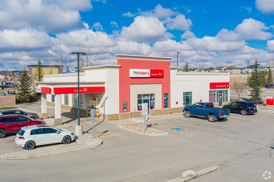 130 Country Village Rd NE, Calgary, AB for sale - Building Photo - Image 1 of 1