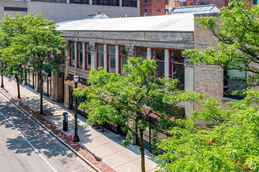 518 Davis St, Evanston, IL à louer - Photo du bâtiment - Image 2 de 5