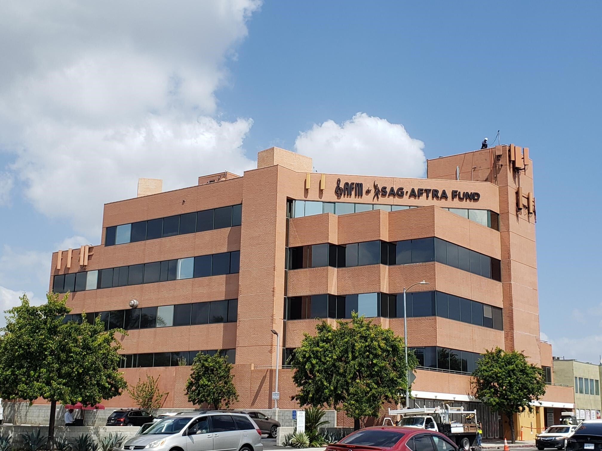 4705 Laurel Canyon Blvd, Studio City, CA for lease Primary Photo- Image 1 of 9