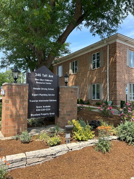 346 Taft Ave, Glen Ellyn, IL à louer - Photo du bâtiment - Image 2 de 11