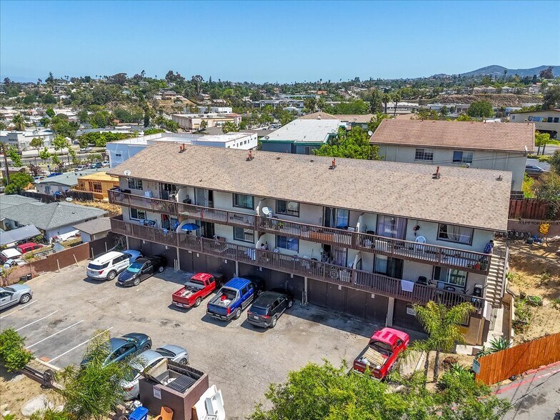 840 Sinkler Way, Vista, CA à vendre - Photo du bâtiment - Image 2 de 22