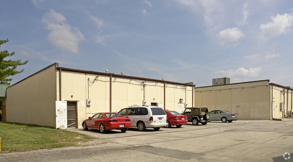 100-176 Four Seasons Shopping Ctr, Chesterfield, MO for lease - Building Photo - Image 2 of 7