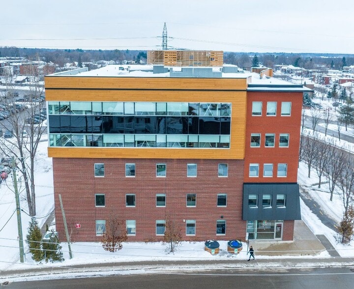 275 Rue Latour, Saint-Jérôme, QC for sale - Building Photo - Image 2 of 10
