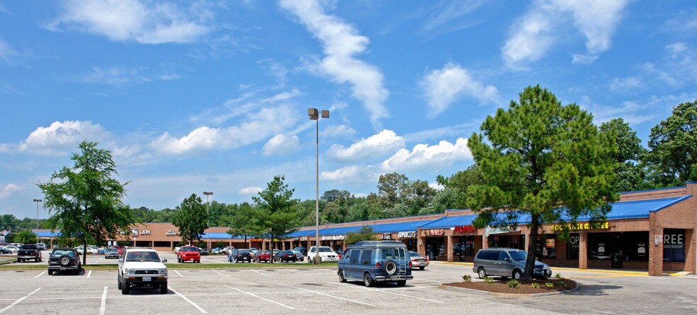 954-980 J Clyde Morris Blvd, Newport News, VA à louer - Photo du bâtiment - Image 1 de 3