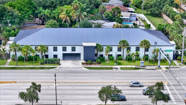 Plus de détails pour 5740 Hollywood Blvd, Hollywood, FL - Bureau/Médical à louer