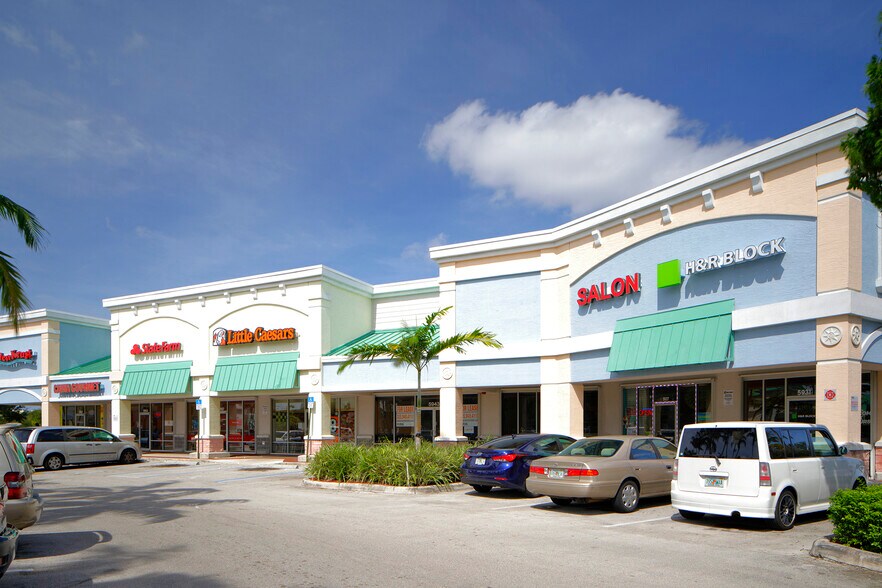 5821-5893 W Oakland Park Blvd, Lauderhill, FL à louer - Photo du bâtiment - Image 2 de 4