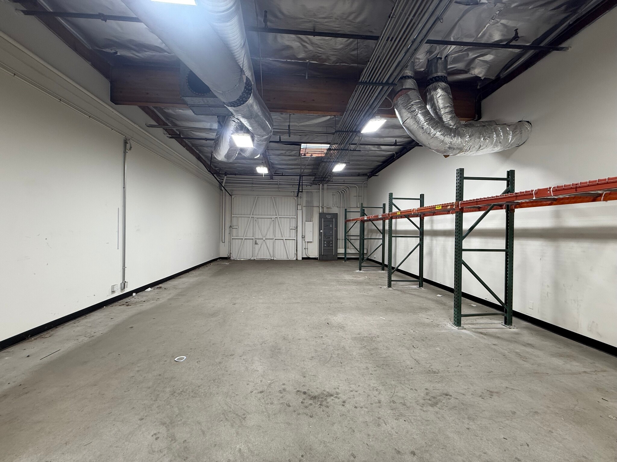 5800-5860 Hannum Ave, Los Angeles, CA à louer Photo intérieure- Image 1 de 1