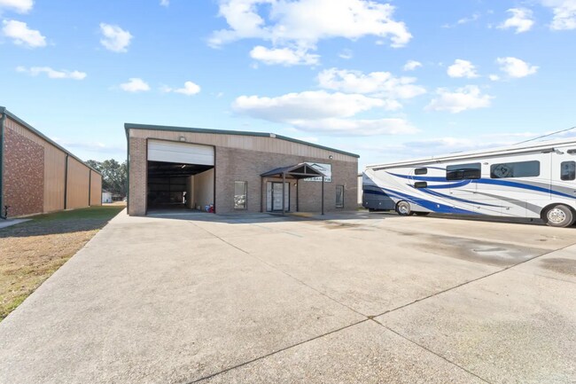 Plus de détails pour 1123 E Highway 30, Gonzales, LA - Industriel à vendre