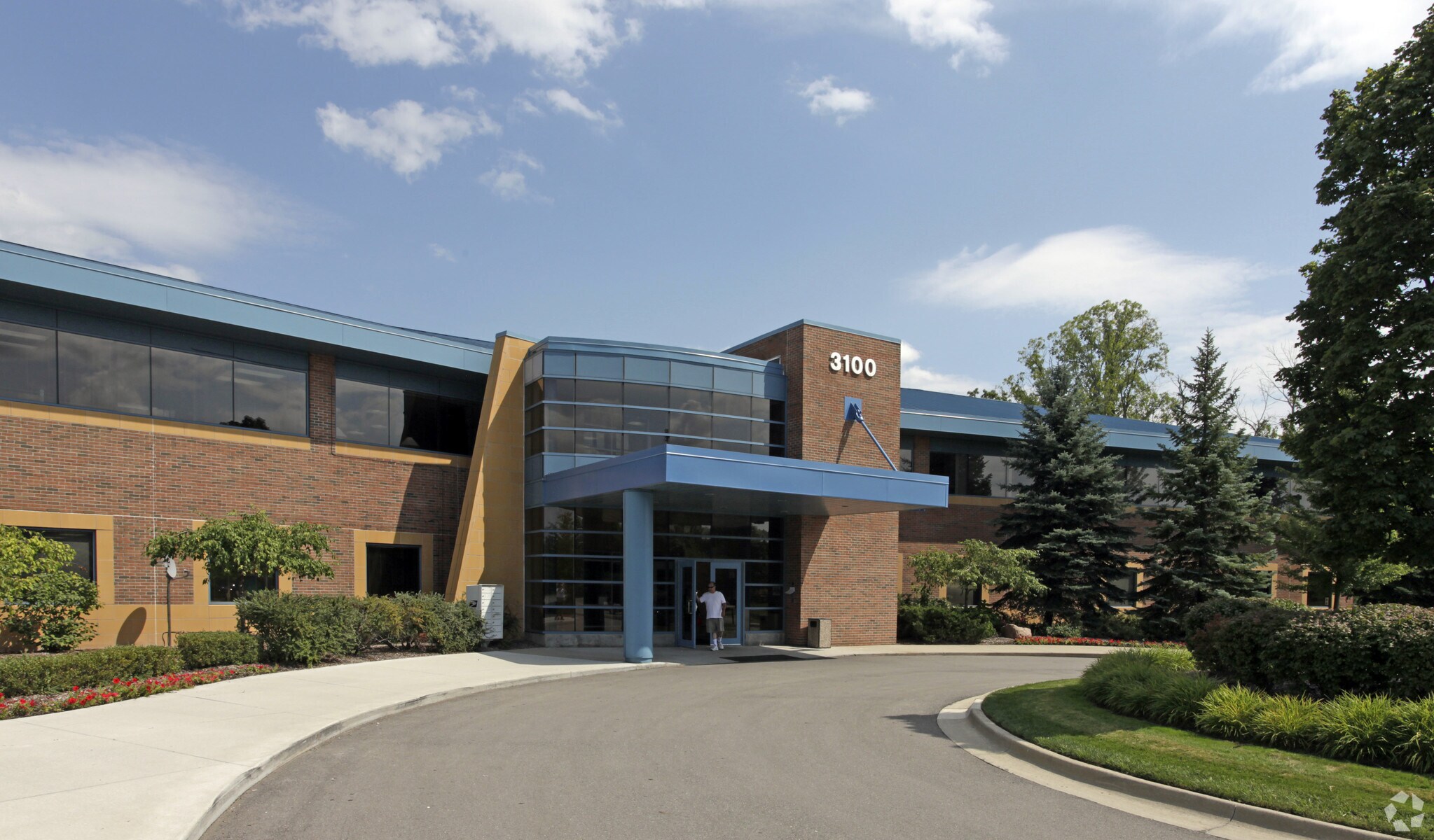 3100 Cross Creek Pky, Auburn Hills, MI for lease Primary Photo- Image 1 of 5