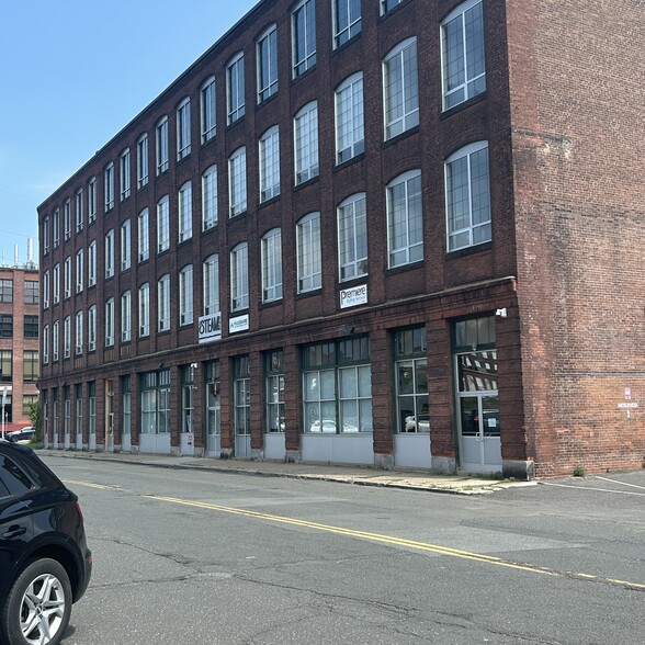 208 Race St, Holyoke, MA for sale - Building Photo - Image 1 of 10