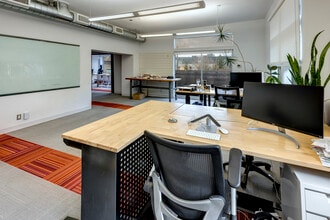 921 Aurora Ave N, Seattle, WA à vendre Photo du bâtiment- Image 2 de 5