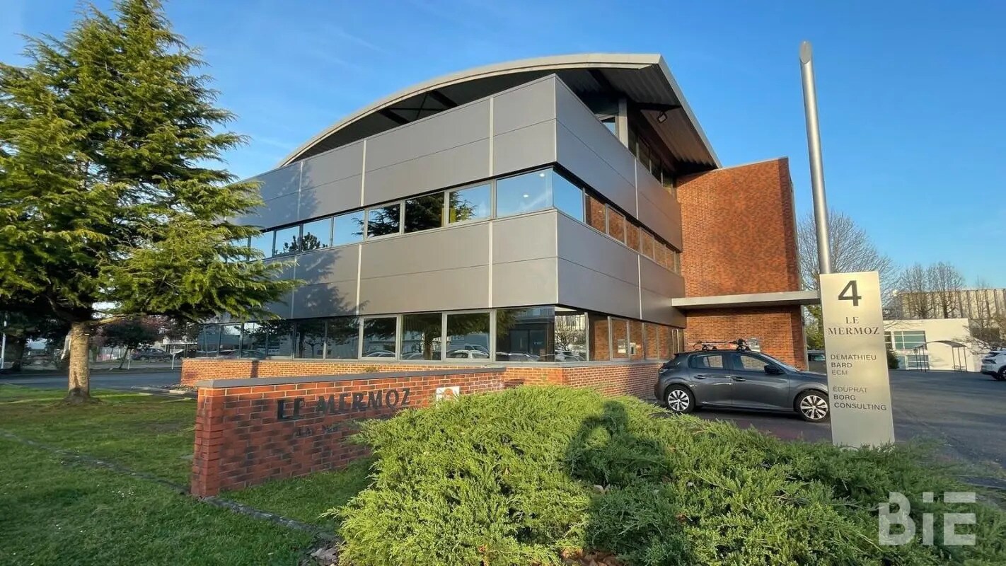 Office in Mérignac for lease Building Photo- Image 1 of 11
