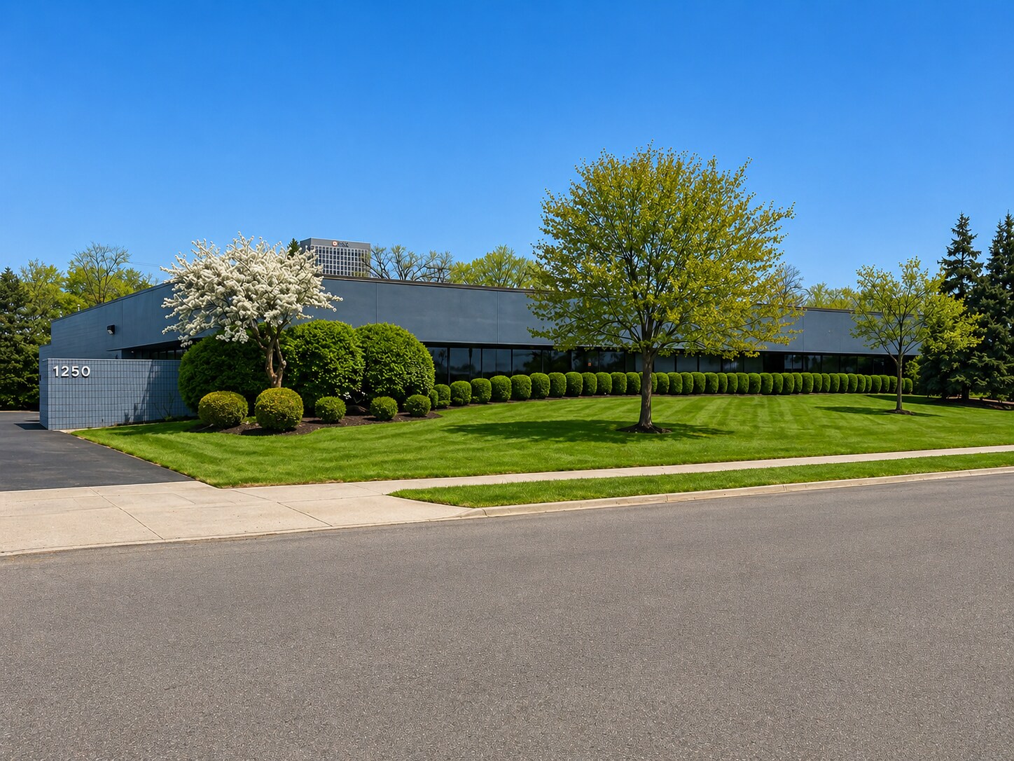 1250 Maplelawn Dr, Troy, MI à vendre Photo du bâtiment- Image 1 de 2