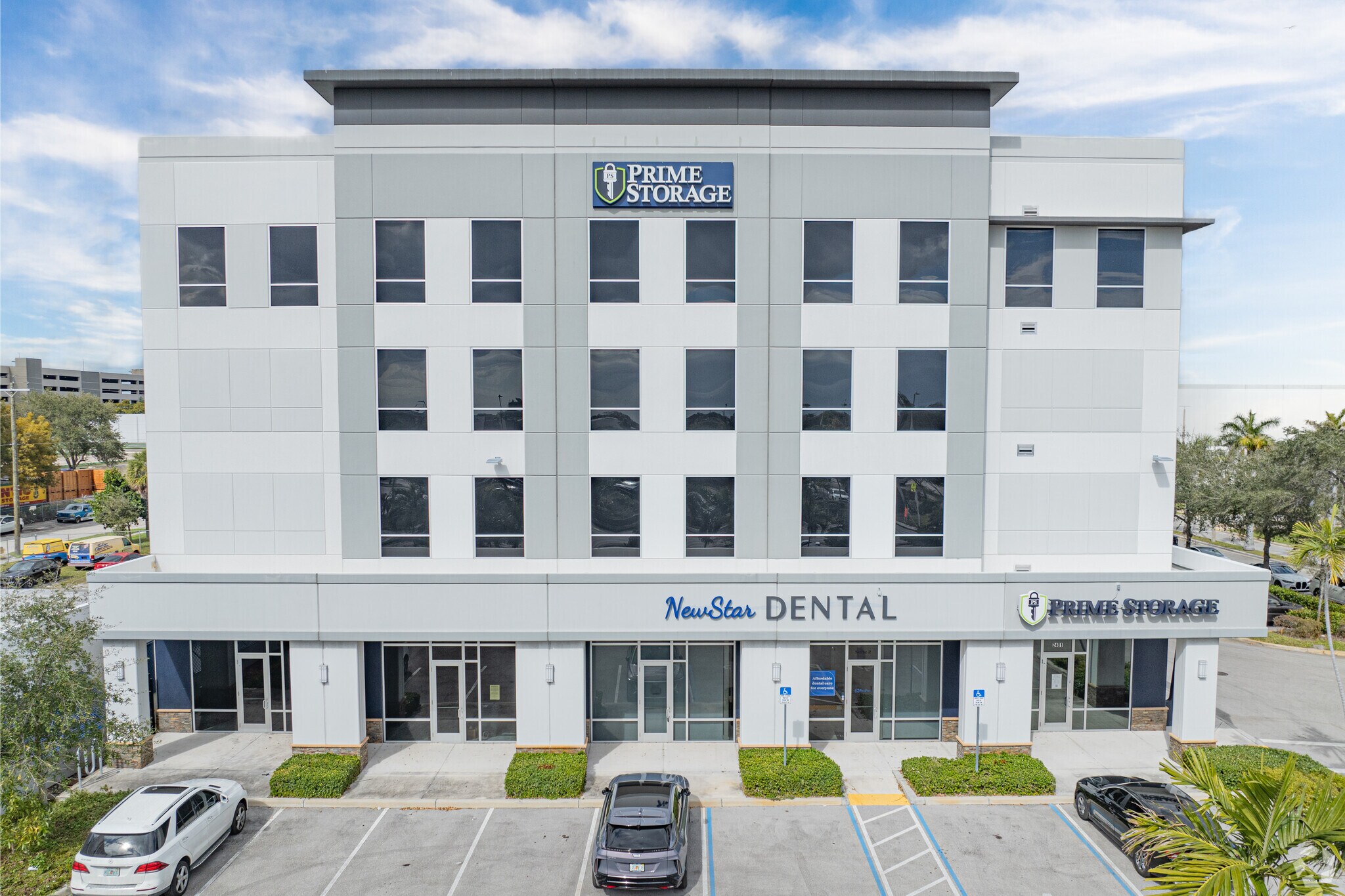 2401 W Broward Blvd, Fort Lauderdale, FL à louer Photo principale- Image 1 de 2