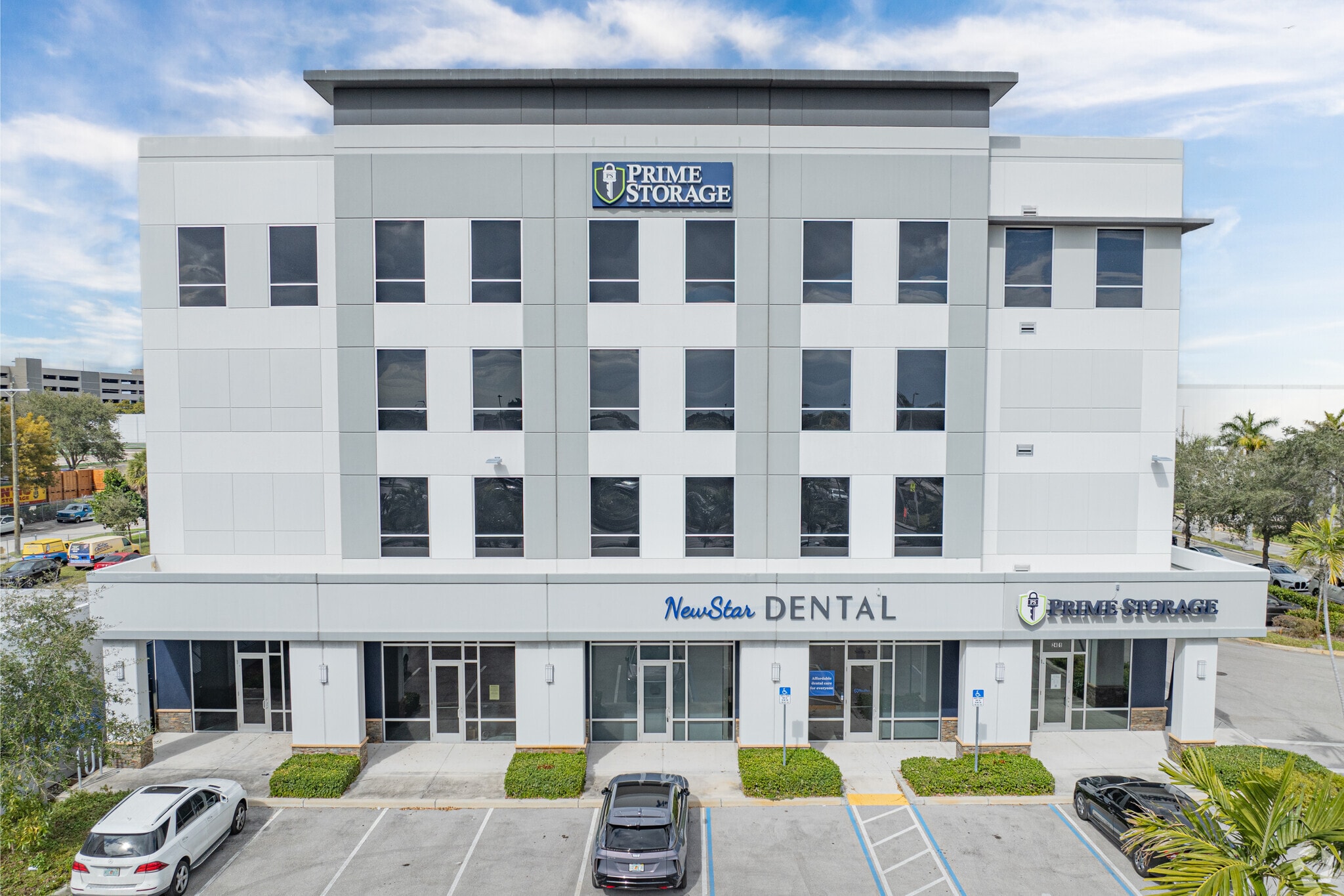 2401 W Broward Blvd, Fort Lauderdale, FL for lease Primary Photo- Image 1 of 2