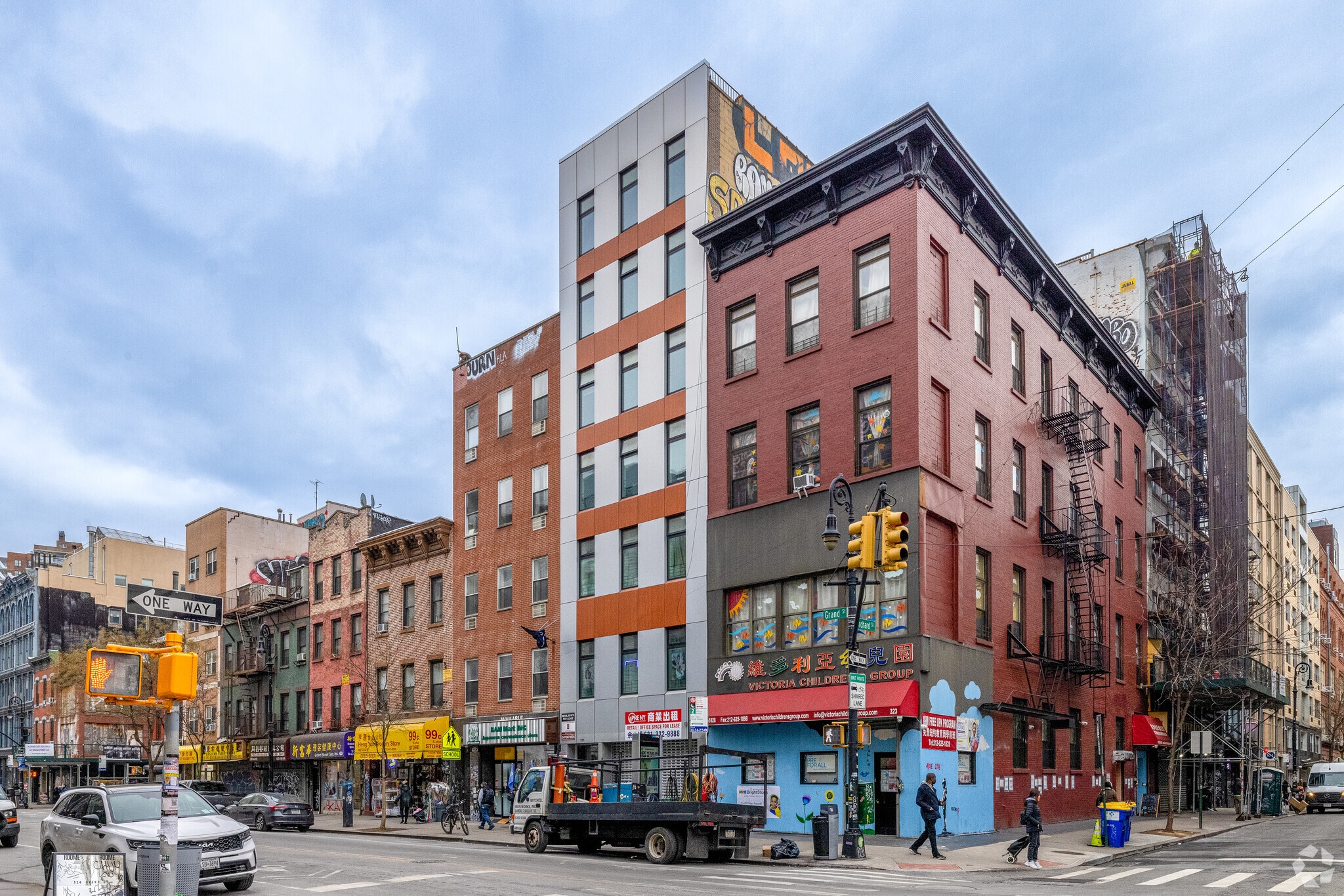 325 Grand St, New York, NY for lease Primary Photo- Image 1 of 7