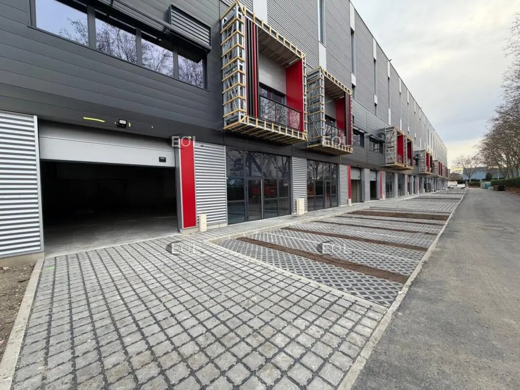 Flex in Bobigny for lease Building Photo- Image 1 of 5