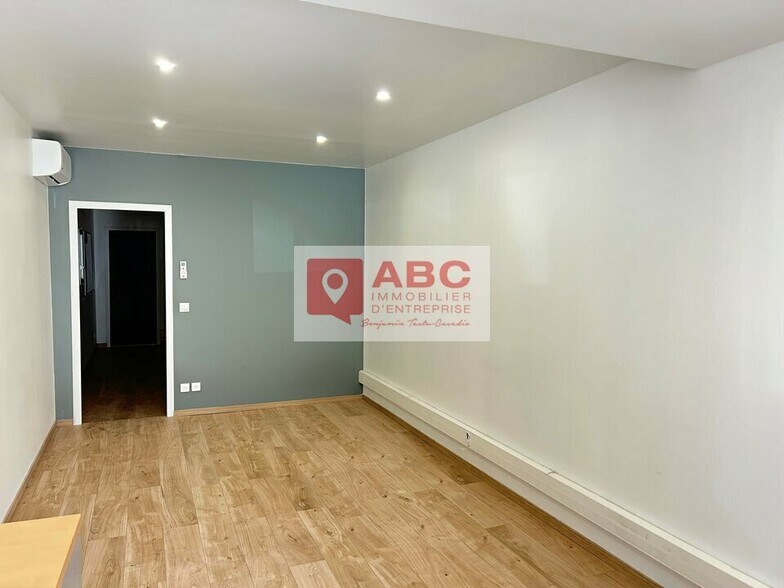 Flex in Mauguio for lease - Interior Photo - Image 3 of 4