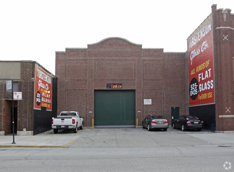 3241-3243 N Sheffield Ave, Chicago, IL à vendre - Photo du bâtiment - Image 2 de 2