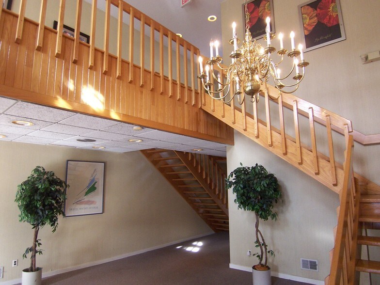 345 Kinderkamack Rd, Westwood, NJ à louer - Hall d’entrée - Image 2 de 3