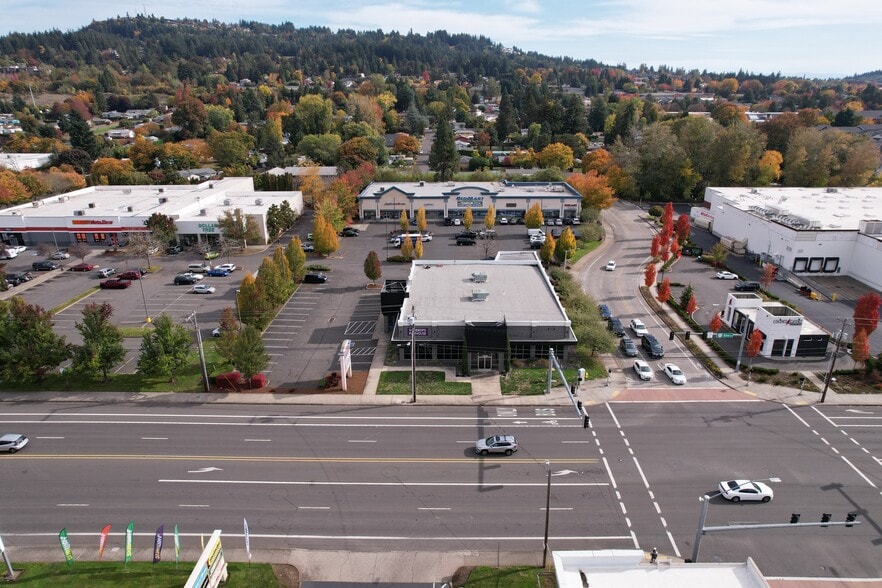 10800 SE 82nd Ave, Happy Valley, OR à vendre - Photo du bâtiment - Image 2 de 16