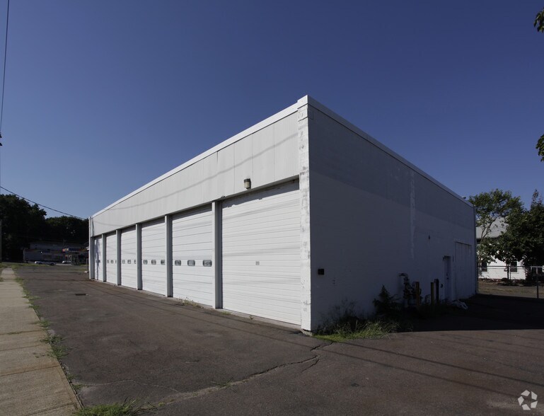 12 Foch St, Hamden, CT for sale - Primary Photo - Image 3 of 3