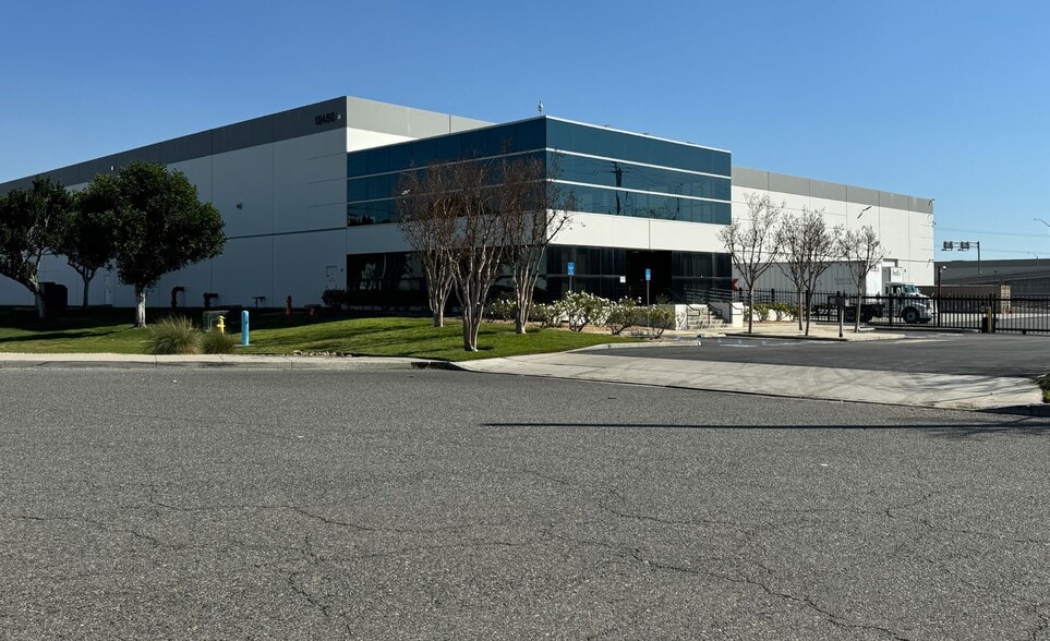 12450 Philadelphia St, Eastvale, CA à louer - Photo du bâtiment - Image 2 de 4