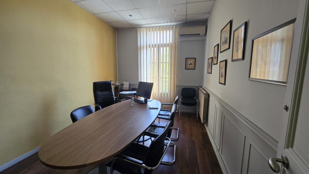 Office in Toulon for lease - Building Photo - Image 2 of 7