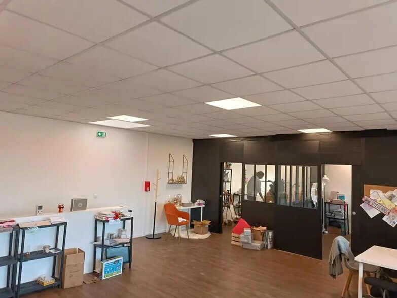 19 Rue Georges Melies, Cormeilles-en-Parisis for lease - Interior Photo - Image 3 of 6