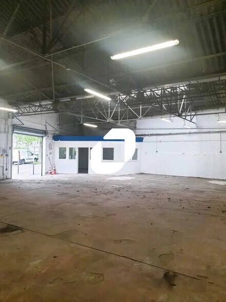 Flex dans Villejuif à louer - Photo du bâtiment - Image 3 de 8