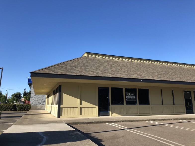 7525 Auburn Blvd, Citrus Heights, CA à louer - Photo du bâtiment - Image 3 de 7