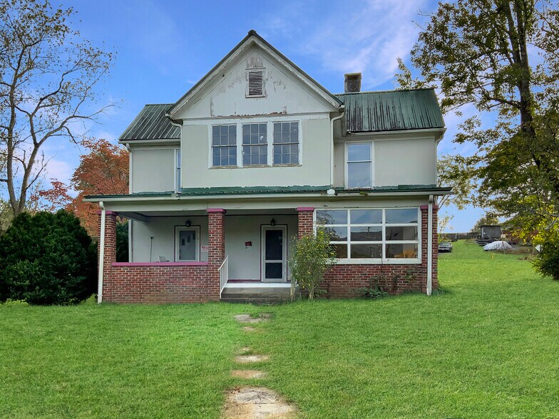 61 Fairview Rd, Andrews, NC à vendre - Photo principale - Image 1 de 27