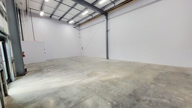 2345 McGilchrist St SE, Salem, OR for lease Interior Photo- Image 2 of 4