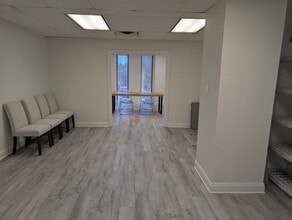 801 W Bay Dr, Largo, FL à louer Photo intérieure- Image 2 de 8