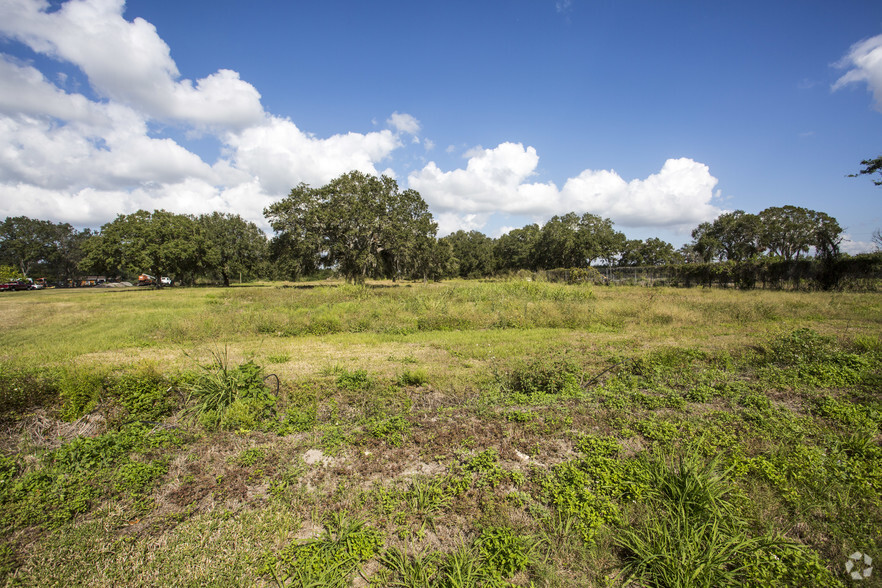 2102 17th St E, Palmetto, FL for sale - Primary Photo - Image 1 of 1