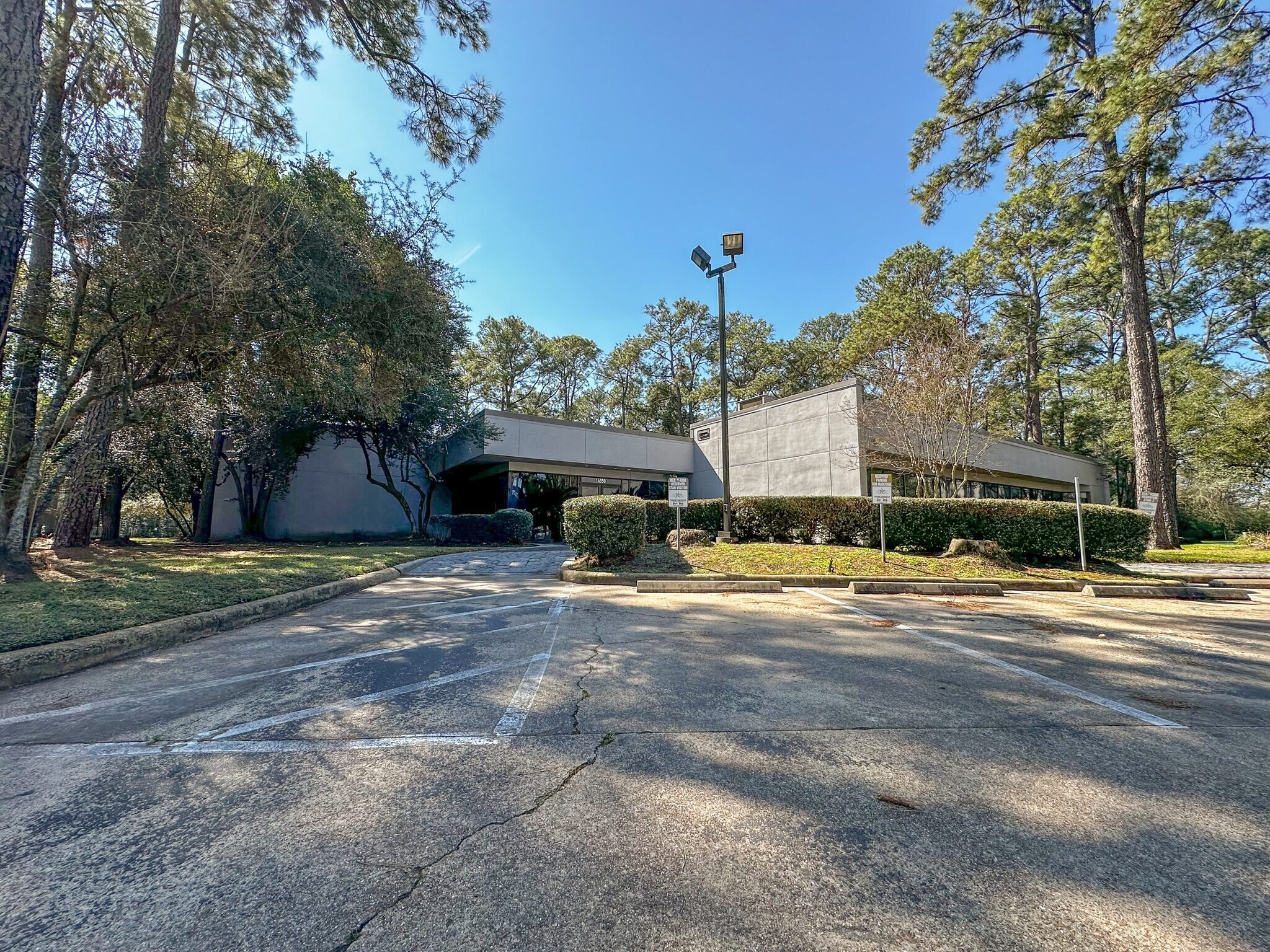 14350 W Sylvanfield Dr, Houston, TX à louer Photo du bâtiment- Image 1 de 7