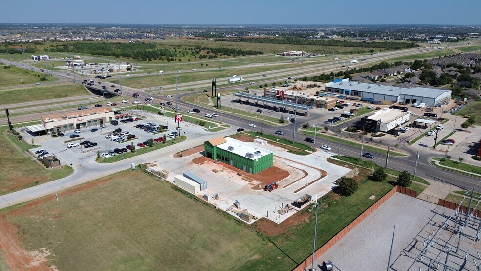 7100 Memorial Rd, Oklahoma City, OK à vendre - Photo du bâtiment - Image 2 de 4