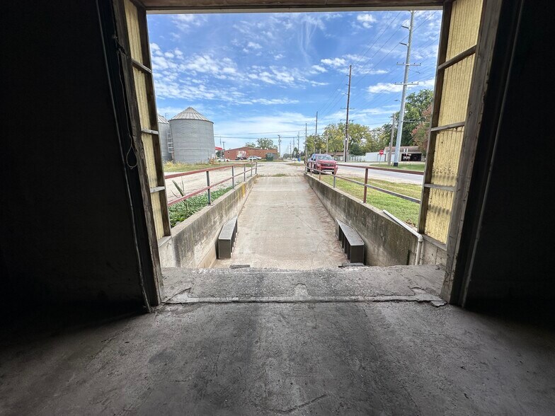 100 River st, Riverside, IA à louer - Photo du bâtiment - Image 2 de 17