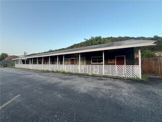 Plus de détails pour 130 Charter Oak Dr, Canyon Lake, TX - Commerce de détail à vendre