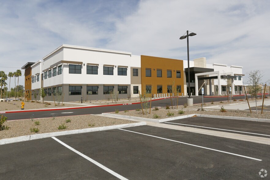 9069 W Thunderbird Rd, Peoria, AZ à louer - Photo du bâtiment - Image 3 de 5