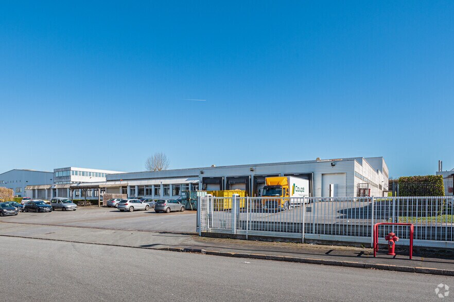 3 Rue Du Duremont, Neuville-en-Ferrain for sale - Primary Photo - Image 1 of 2