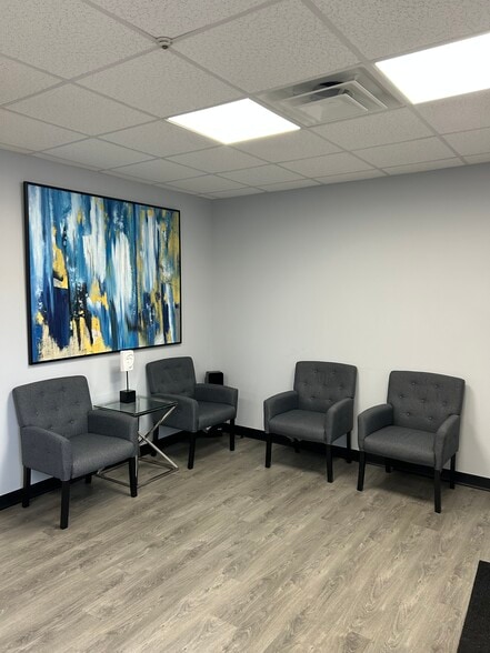 2500 Nesconset Hwy, Stony Brook, NY à vendre - Photo intérieure - Image 3 de 10