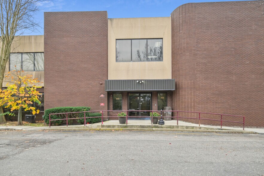 1553 State Route 27, Somerset, NJ à vendre - Photo du bâtiment - Image 2 de 18