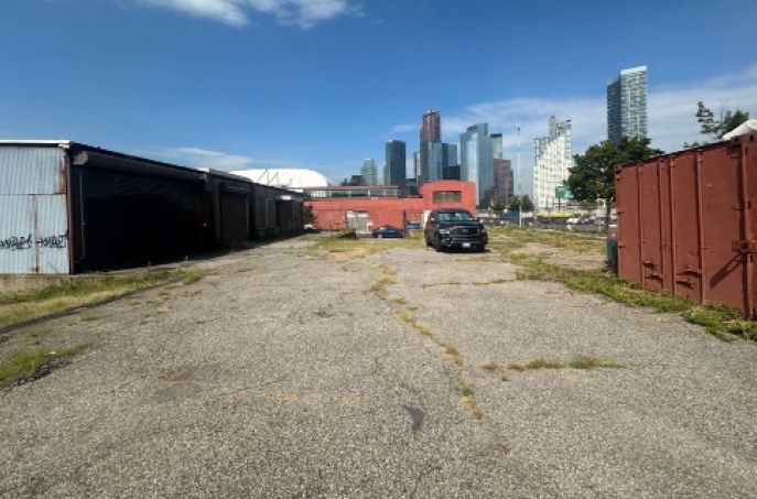 33-02 43rd Avenue, Long Island City, NY for lease - Building Photo - Image 2 of 4