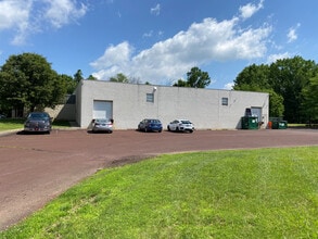 441 Industrial Dr, North Wales, PA à louer Photo du bâtiment- Image 1 de 7