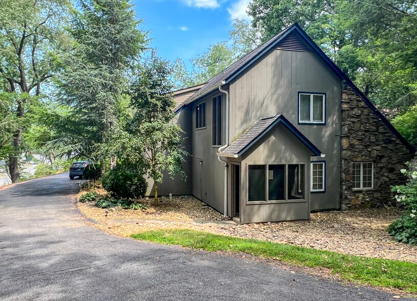 1275 Tunnel Rd, Asheville, NC à vendre - Photo du bâtiment - Image 2 de 16