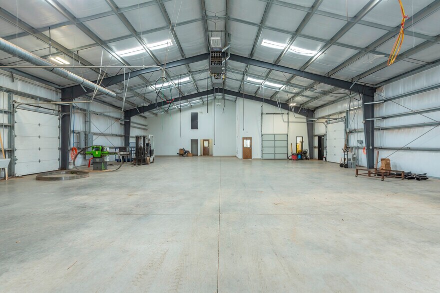 25 Reeds Way, Flat Rock, NC à vendre - Photo du bâtiment - Image 2 de 45