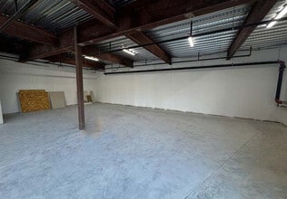 24200 Gratiot Ave, Eastpointe, MI for lease Interior Photo- Image 1 of 3