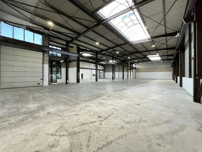 Flex in Le Thillay for lease - Building Photo - Image 2 of 11