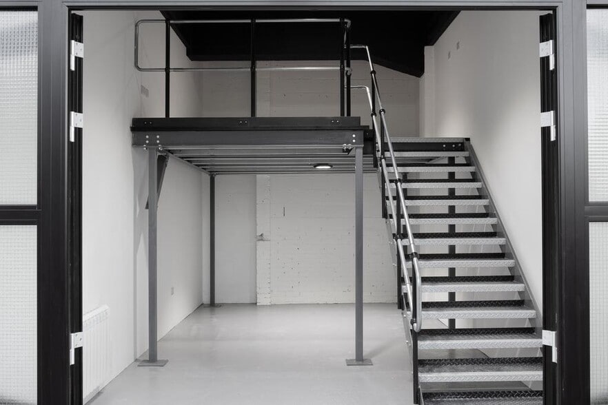 Western Ave, London for lease - Building Photo - Image 2 of 25